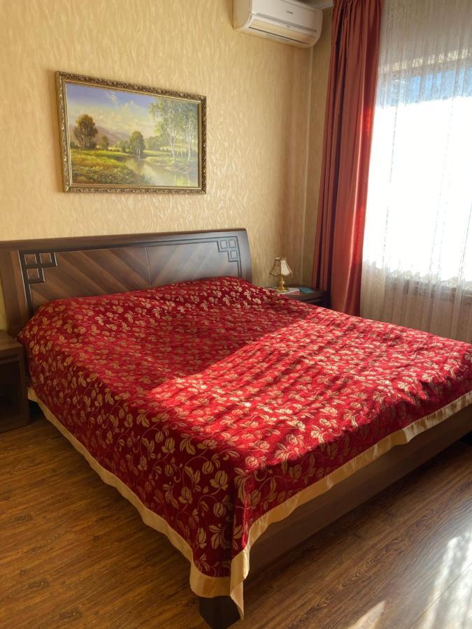 Готель «Вишневий Сад» Mukaçeve Dış mekan fotoğraf